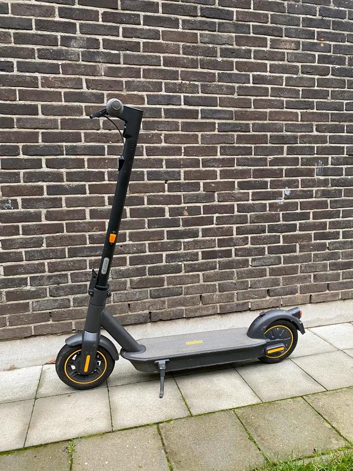 Ninebot Max G30 II met snellader, Fietsen en Brommers, Steps, Zo goed als nieuw, Elektrische step (E-scooter), Ophalen