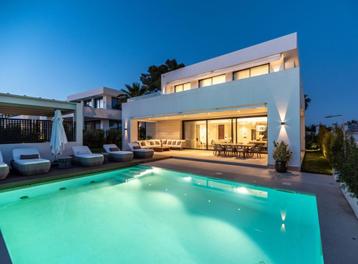 Villa te koop, Marbella, Rio Real, Costa del Sol, Spanje beschikbaar voor biedingen