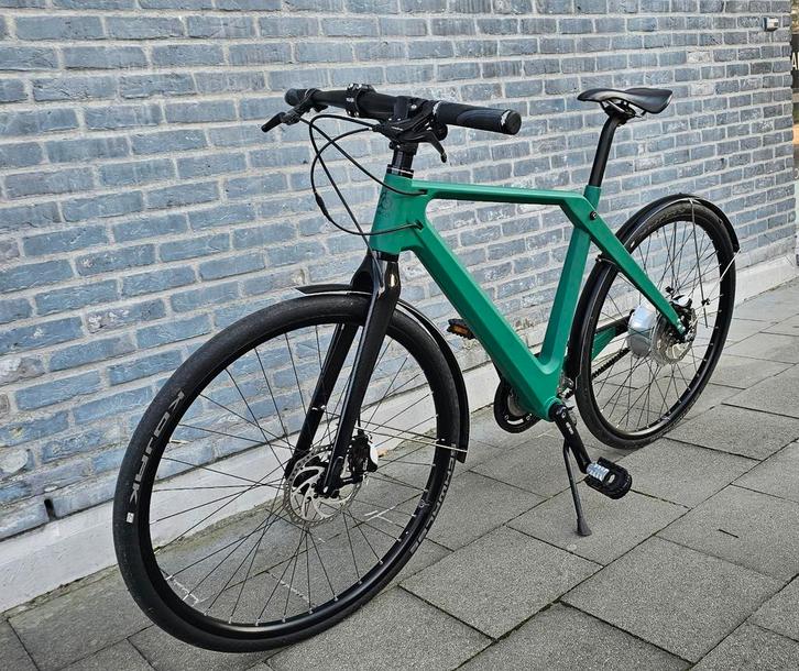 Coh&Co Urban elektrische fiets met Zehus motor Carbon hybrid, Fietsen en Brommers, Elektrische fietsen, Zo goed als nieuw, 50 km per accu of meer