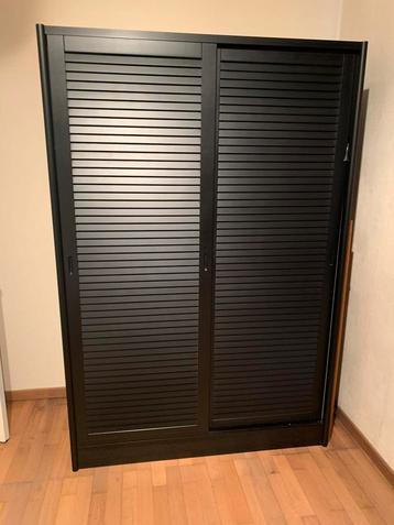Zwart kleurige slaapkamer beschikbaar voor biedingen