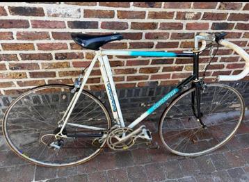 Retro koersfiets beschikbaar voor biedingen