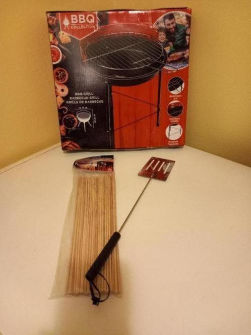 Houtskoolbarbecues en keukengerei, Tuin en Terras, Houtskoolbarbecues, Nieuw, Met accessoires, Ophalen