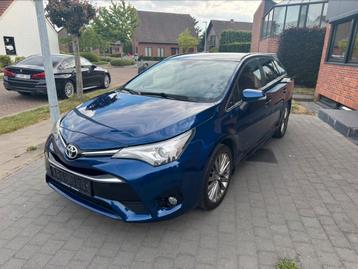 Toyota Avensis 1.8 benzine Automaat beschikbaar voor biedingen