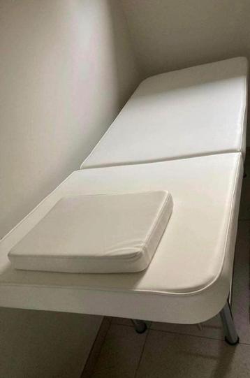 Massagetafel  beschikbaar voor biedingen