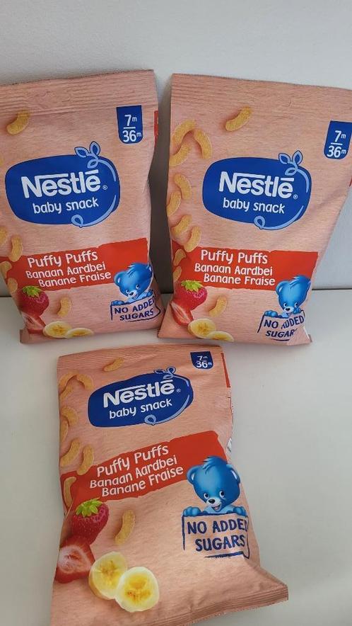 3x 28g Nestlé baby snack puffy puffs banaan aardbei - va. 7m, Enfants & Bébés, Aliments pour bébé & Accessoires, Neuf, Autres types