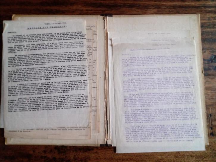 MARECHAL PETAIN VICHY Archives originales 1941-44 Militaria, Livres, Guerre & Militaire, Enlèvement ou Envoi