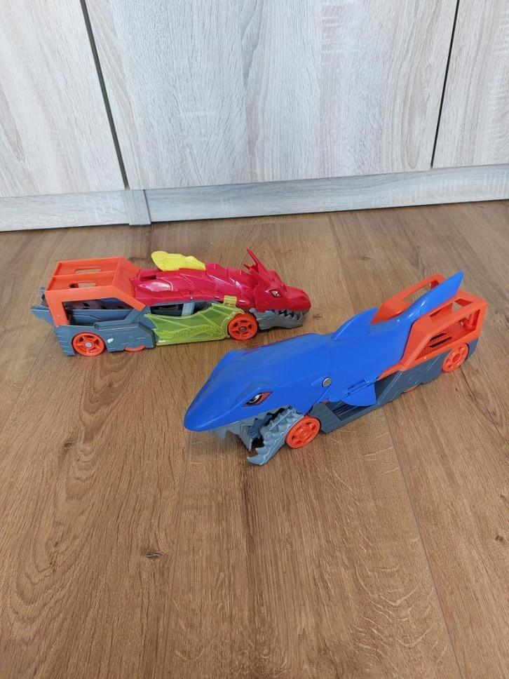 hotwheels haai transportwagen en draak launcher, Kinderen en Baby's, Speelgoed | Racebanen, Zo goed als nieuw, Racebaan, Hot Wheels