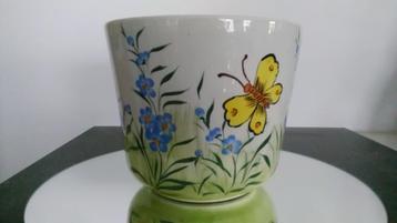 Vintage bloempot in keramiek met vlinder Ø 22,5cm beschikbaar voor biedingen