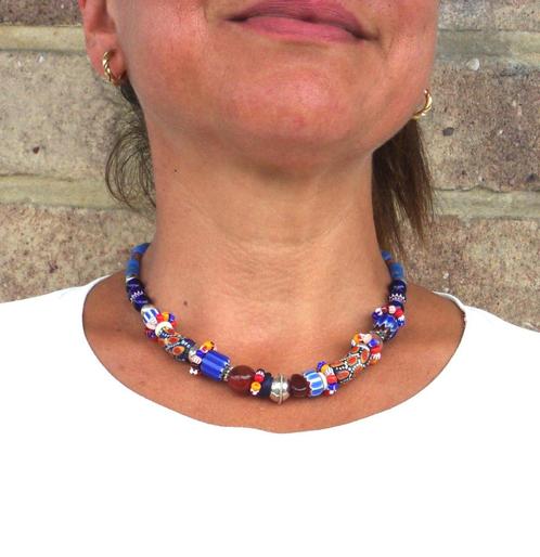 Halsketting met Afrikaanse handgemaakte kralen en ruilkralen, Handtassen en Accessoires, Kettingen, Nieuw, Steen of Mineraal, Blauw