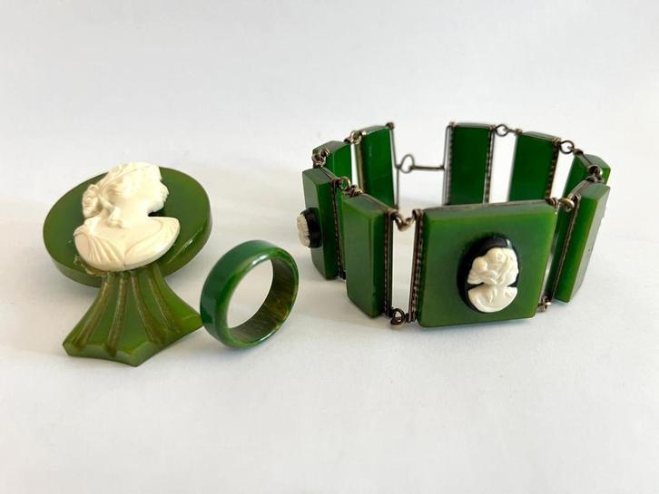 Groen Bakeliet Camee Broche, Armband en bijpassende ring, Handtassen en Accessoires, Armbanden, Groen, Verzenden