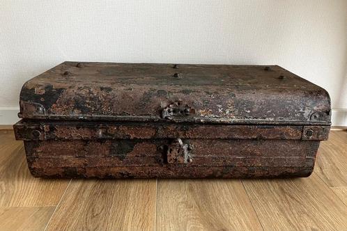 Brits Indische reiskoffer ijzeren kist, Antiek en Kunst, Curiosa en Brocante, Ophalen
