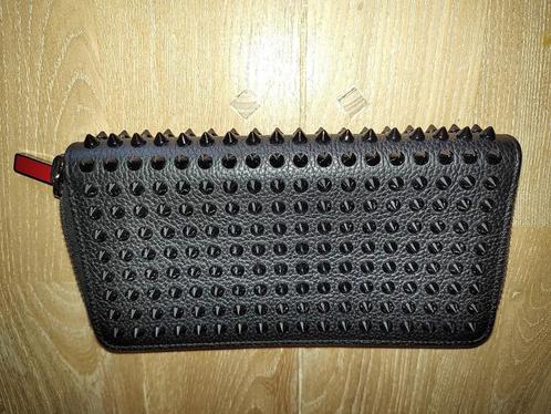 Christian Louboutin Panettone wallet - black spikes, Handtassen en Accessoires, Portemonnees, Nieuw, Overige merken, Zwart, Leder