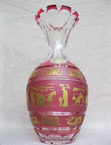 Roserouge kristal Val Saint Lambert met Chinoise goudopleg beschikbaar voor biedingen