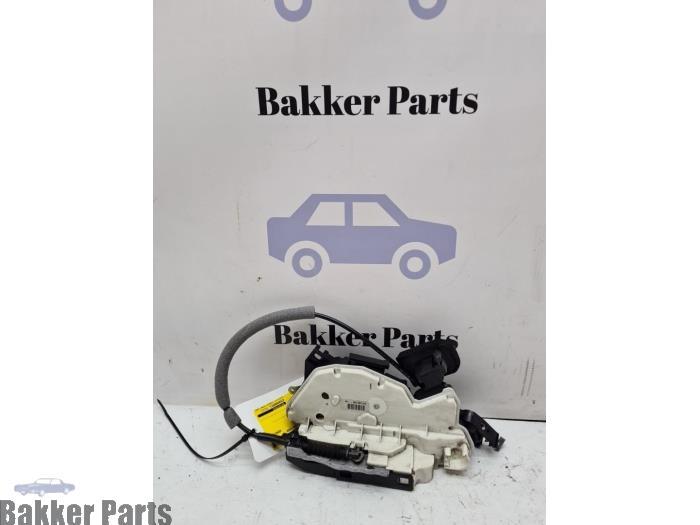 Serrure portière mécanique 4portes avant gauche d'un Volks, Autos : Pièces & Accessoires, Carrosserie & Tôlerie, Volkswagen, Utilisé