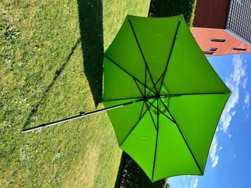 Parasol Hartman vert pomme 3m de diamètre avec son pied beschikbaar voor biedingen