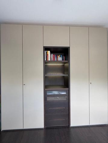 Poliform dressoir beschikbaar voor biedingen