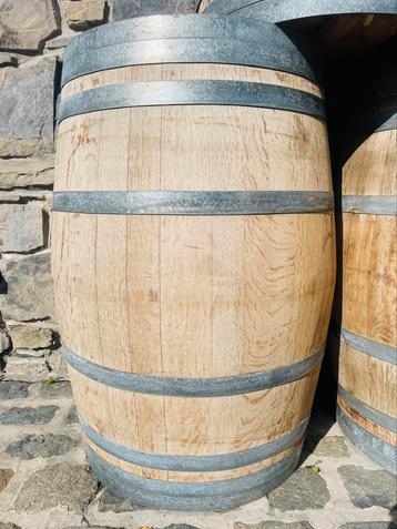 Eikenhouten wijnvat 225 l . Perfecte conditie. BEZORGING ook beschikbaar voor biedingen