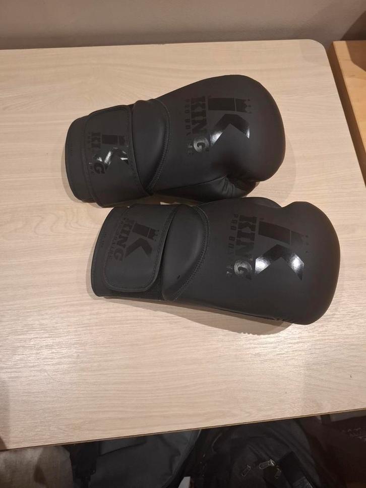 KING Pro Boxing Gloves – Like New / Zo goed als nieuw / Comm, Sport en Fitness, Boksen, Bokshandschoenen, Ophalen of Verzenden