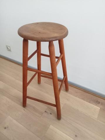 houten krukje -hoog 70 cm beschikbaar voor biedingen