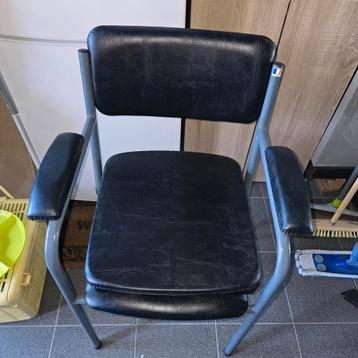 Toiletstoel nieuw. beschikbaar voor biedingen