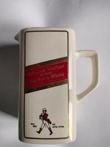 Johnnie Walker keramiek red label, wit rood , goud karaf '70 beschikbaar voor biedingen