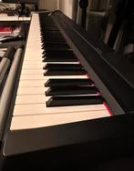 Yamaha P105 digitale piano met staander, pedaal, koptelefoon, Noir, Piano, Utilisé, Enlèvement ou Envoi