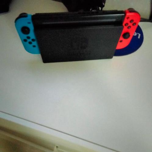 Nintendo Switch met Joy-Cons (rood/blauw) en dockstation., Games en Spelcomputers, Spelcomputers | Nintendo Switch, Gebruikt, Switch Original