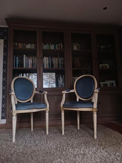 prachtige witte stoelen met stijlvolle blauwe kussens, Antiquités & Art, Antiquités | Meubles | Chaises & Canapés, Enlèvement