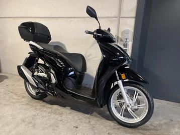 Honda SH350 vinnige handige grote wielenscooter (bj 2023) beschikbaar voor biedingen