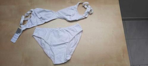 Setje tienermeisje - nieuw - slipje + bh., Kinderen en Baby's, Kinderkleding | Maat 152, Nieuw, Meisje, Nacht- of Onderkleding