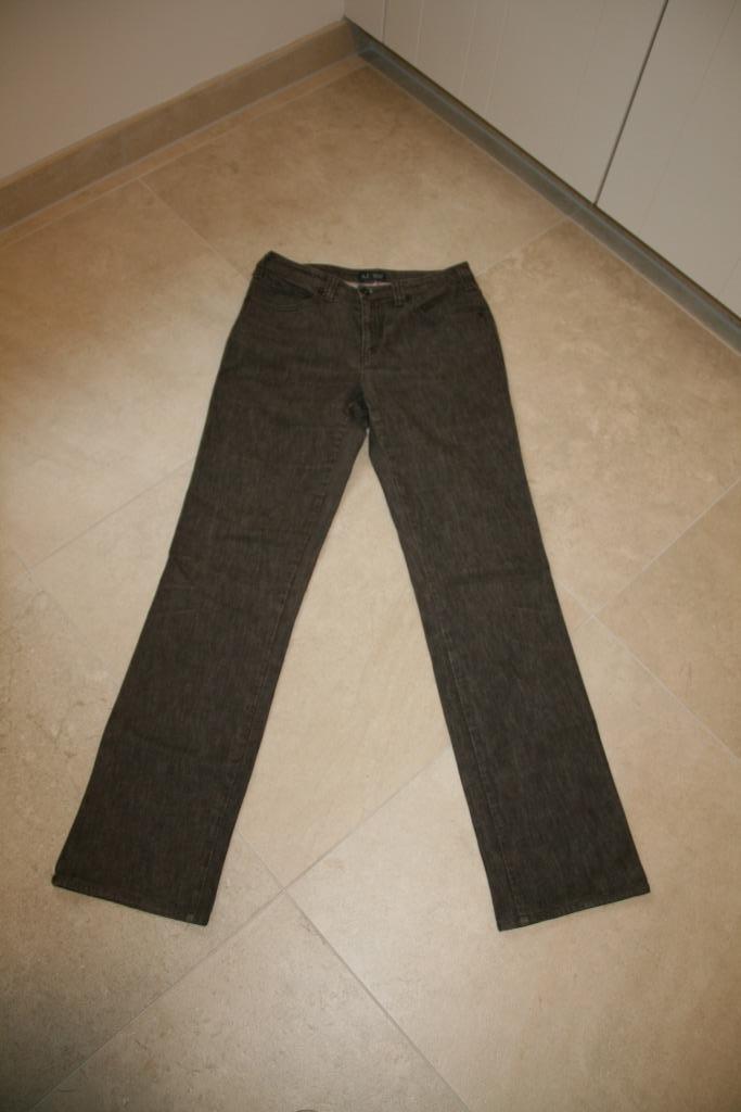 Armani jeans broek, model J75, maat 31, Kleding | Dames, Spijkerbroeken en Jeans, Gedragen, W30 - W32 (confectie 38/40), Grijs