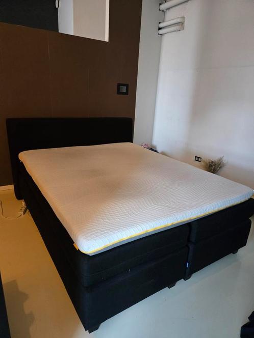 Boxspring Karlsson + bijna nieuwe top matras, Huis en Inrichting, Slaapkamer | Boxsprings, Zo goed als nieuw, Ophalen