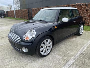 Mini Cooper R56 Chili – 119.338 km; Xenon, open dak, sportst