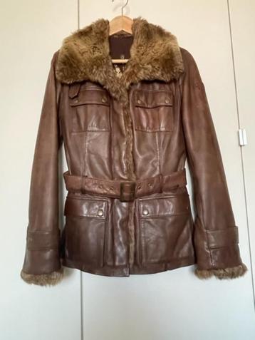 Lederen jas met pels beschikbaar voor biedingen