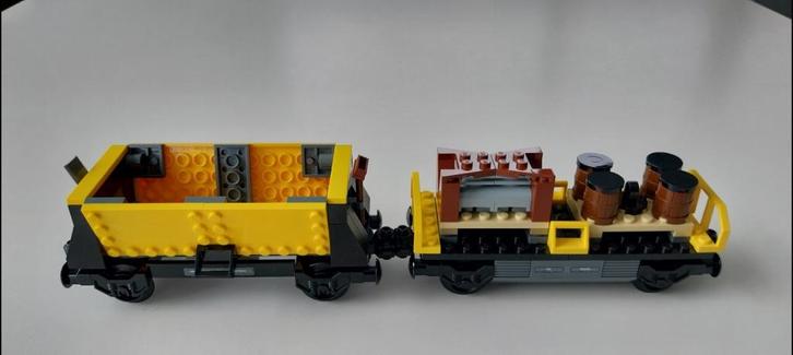 Lego trein: cargowagon + wagon voor pallettenvervoer, Kinderen en Baby's, Speelgoed | Duplo en Lego, Nieuw, Lego, Complete set