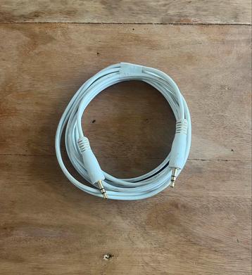 AUX kabel beschikbaar voor biedingen