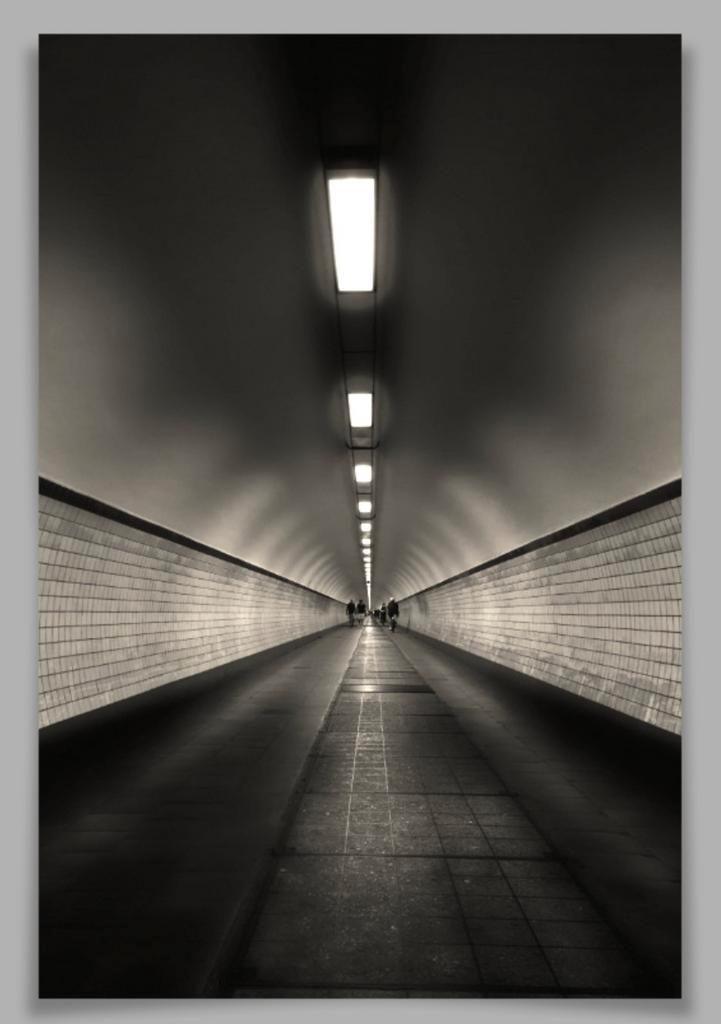 Foto + kader „Dark Tunnel” gelimiteerde editie, Verzamelen, Foto's en Prenten, Nieuw, Foto, Ophalen of Verzenden