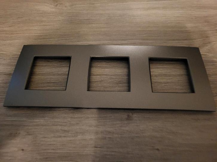 Niko Intense Bronze 3 horizontaal afdekplaat (Nieuw model), Bricolage & Construction, Électricité & Câbles, Neuf, Autres types