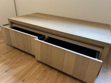 Houten, op maat gemaakte salontafel (Debecker Keukens) beschikbaar voor biedingen