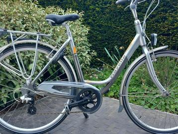 Gazelle medeo, in nieuwstaat( max 500km) beschikbaar voor biedingen