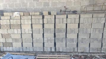 Groot lot betonstenen beton stenen 39x19x14 beschikbaar voor biedingen