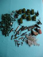 Lot speelgoed metalen legervoertuigen/soldaatjes/wapens enz., Comme neuf, Enlèvement ou Envoi