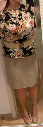 Ensemble jupe beige + blouse fleurie + ceinture T40-42, Vêtements | Femmes, Envoi, Comme neuf, Taille 38/40 (M), Beige