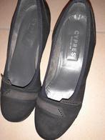 Chaussures dame en daim noir pointure 37. Très bon état., Enlèvement ou Envoi, Escarpins, Comme neuf, CYPRES