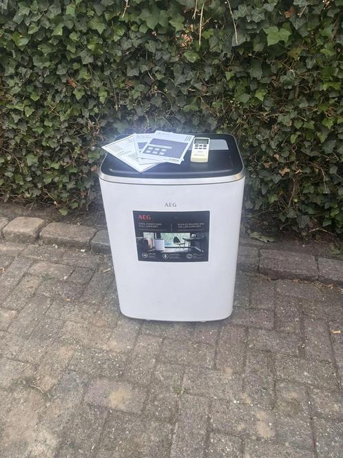 AEG AXP 26 U 338 CW Mobiele airconditioner, Elektronische apparatuur, Airco's, Zo goed als nieuw, Afstandsbediening, Ophalen