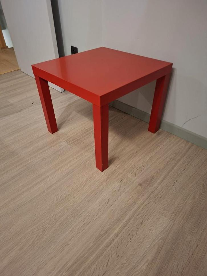 tafeltje – rood – 55 x 55 cm, Maison & Meubles, Tables | Tables d'appoint, Utilisé, Carré, 45 à 60 cm, 55 à 75 cm, Bois, Enlèvement