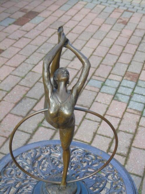 Een ballerina met een bronzen ring, gesigneerd, Antiek en Kunst, Antiek | Brons en Koper, Brons, Ophalen