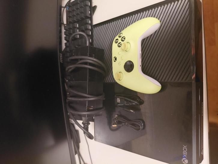 Xbox one 1tb + limited edition controller, Games en Spelcomputers, Spelcomputers | Xbox One, Zo goed als nieuw, Xbox One, 1 TB