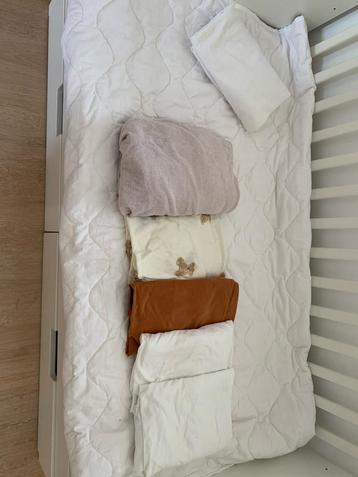 Donsdeken en beddengoed voor bed van 60 op 120cm beschikbaar voor biedingen