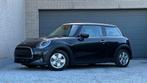 2022 MINI COOPER AUTOMAAT LED CARPLAY 17500 KM INCL GARANTIE, Auto's, 4 zetels, Stof, Euro 6, Zwart